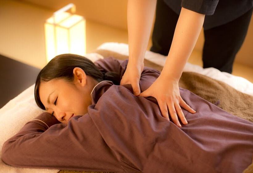 Отель Hoshino Resorts Kai Kaga