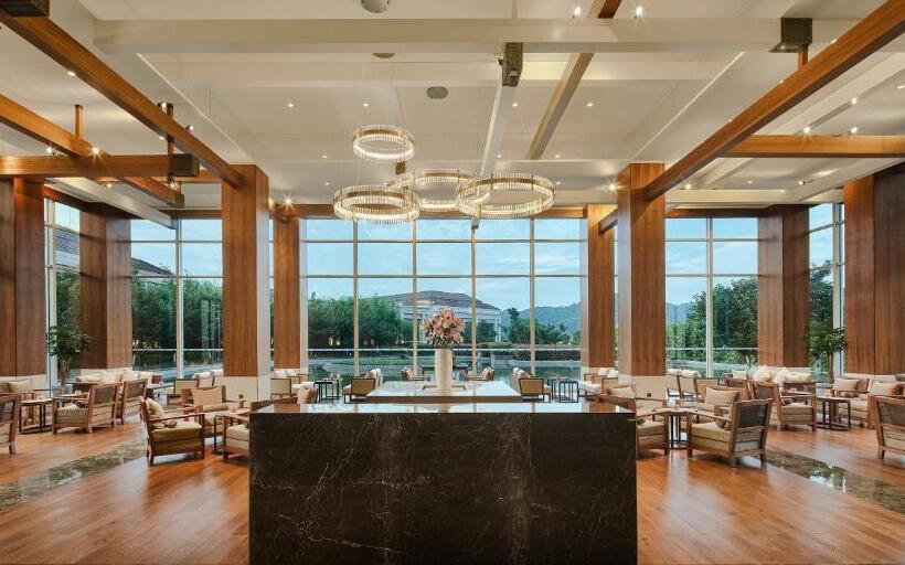 호텔 Hualuxe Ningbo Harbor City, An Ihg