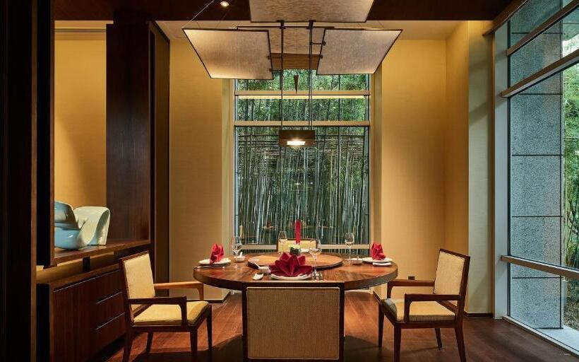 호텔 Hualuxe Ningbo Harbor City, An Ihg