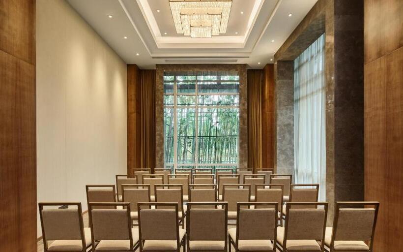 호텔 Hualuxe Ningbo Harbor City, An Ihg