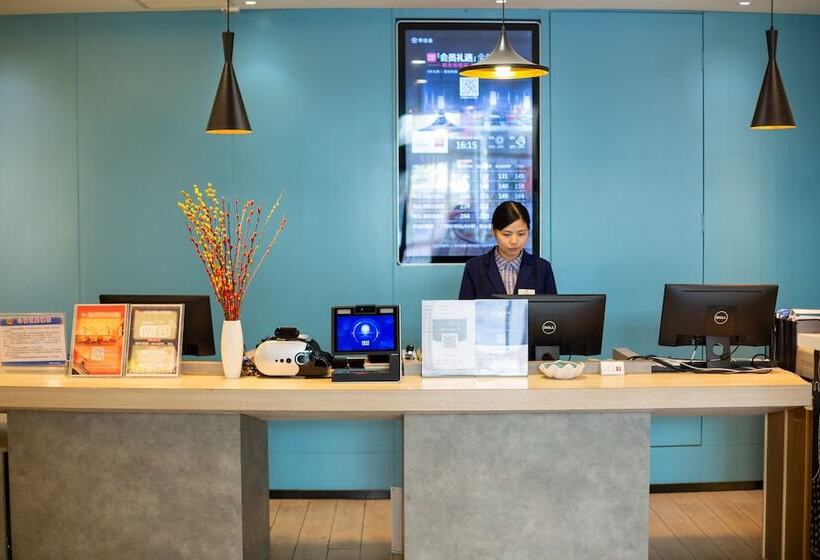 ホテル Ibis Luoyang Train Station