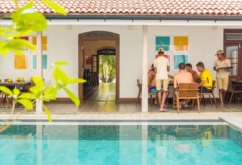 בית מלון כפרי J, Unawatuna