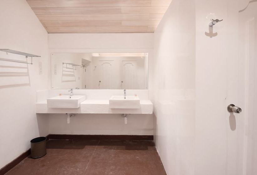 בית מלון כפרי J, Unawatuna