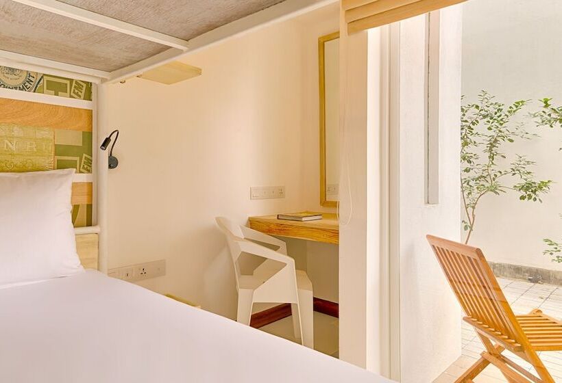 בית מלון כפרי J, Unawatuna