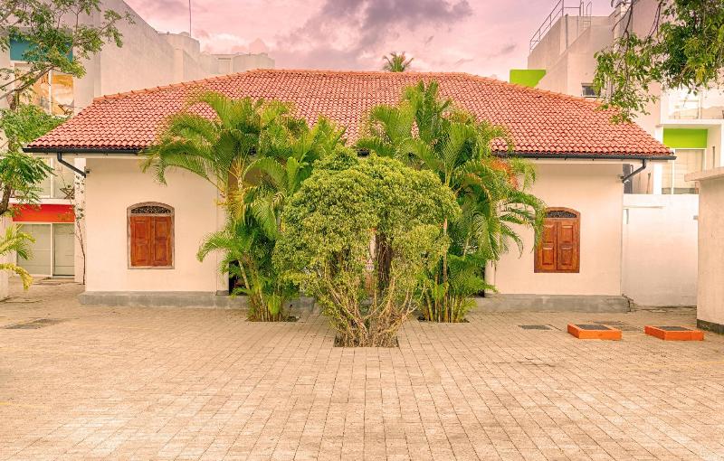 בית מלון כפרי J, Unawatuna