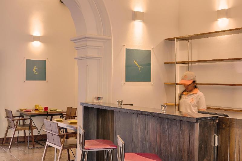 בית מלון כפרי J, Unawatuna