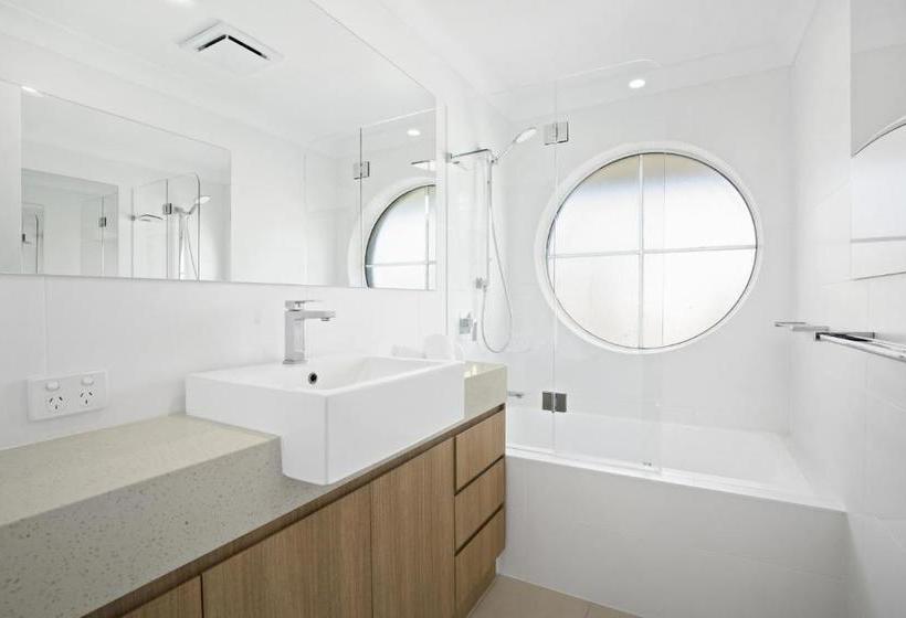 هتل Kirra Palms Holiday Apartments