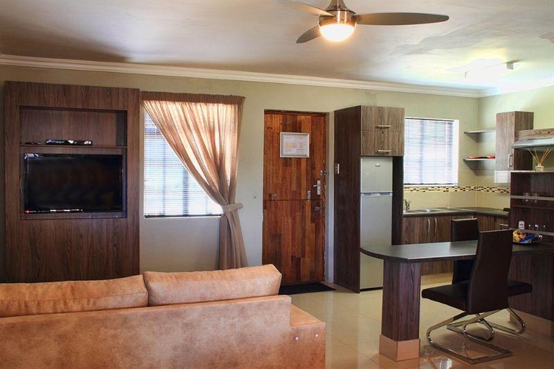 Отель Kwantu Lions View Villa