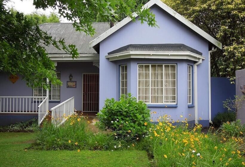 בית מלון כפרי Lilac Lodge Purple House