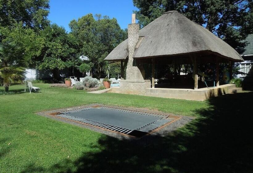 בית מלון כפרי Lilac Lodge Purple House