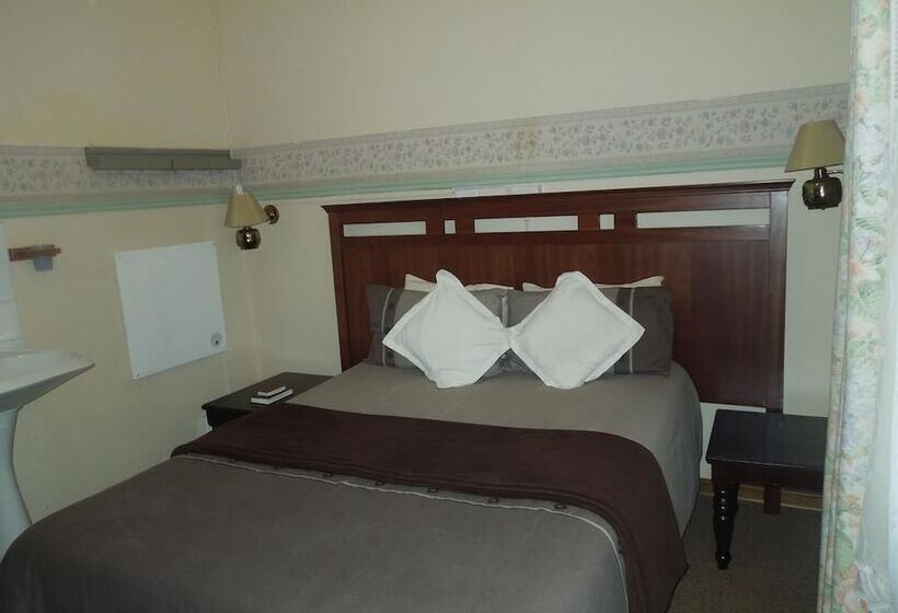 בית מלון כפרי Lilac Lodge Purple House