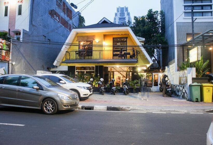 בית מלון כפרי Literooms Setiabudi Sudirman