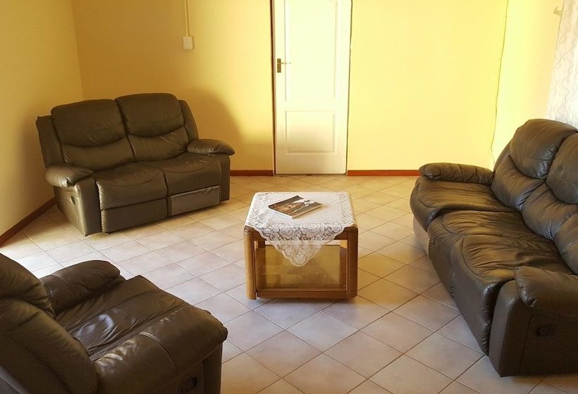 فندق Maranatha Guesthouse & Conference Centre