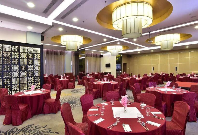 Отель Mercure Selangor Selayang