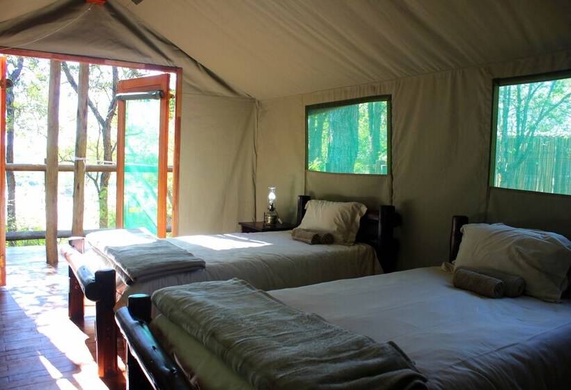 בית מלון כפרי Mtomeni Safari Camp