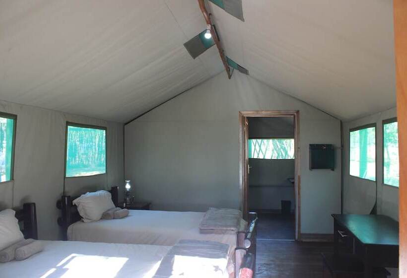 בית מלון כפרי Mtomeni Safari Camp