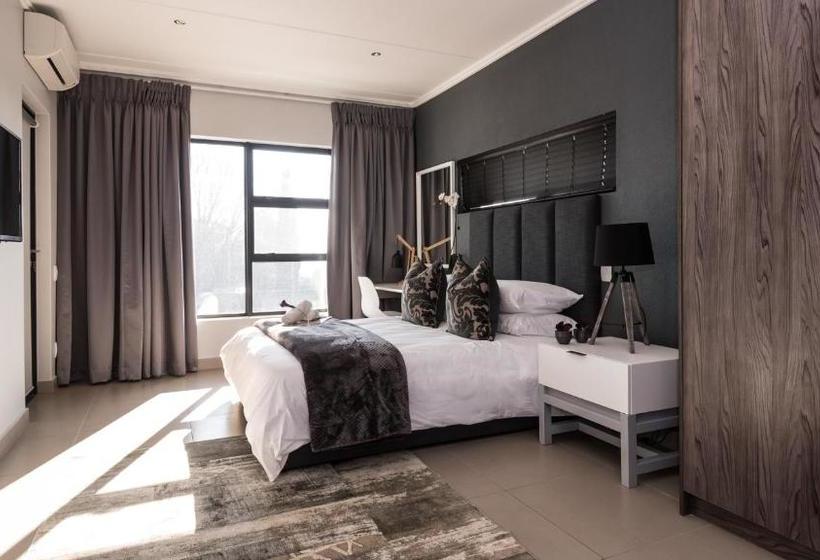 هتل Odyssey Lifestyle