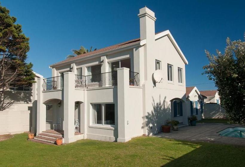 ホテル On The Rocks