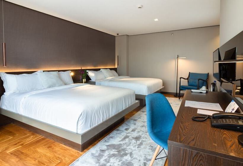 هتل Ramada Encore By Wyndham Makati