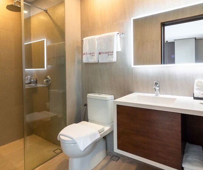 هتل Ramada Encore By Wyndham Makati