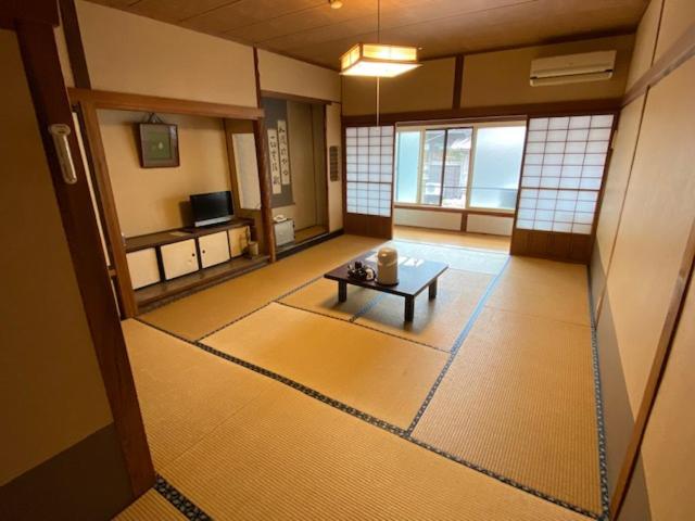 Отель Ryokan Tanakaya