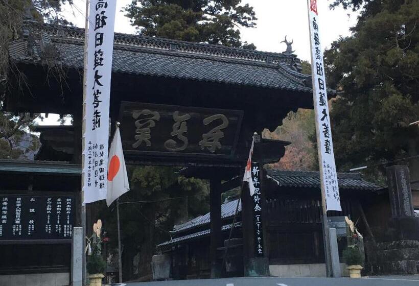 Отель Ryokan Tanakaya