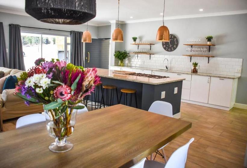 فندق Saints Rest