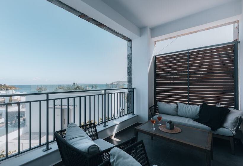 Отель Seascape Luxury Residences