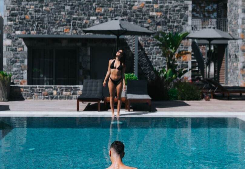 Отель Seascape Luxury Residences