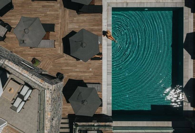 Отель Seascape Luxury Residences