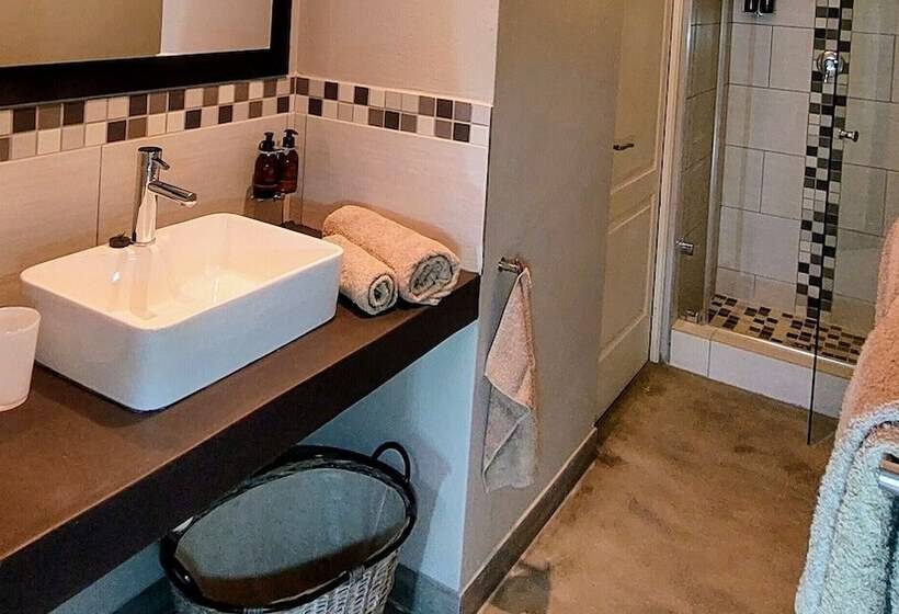 فندق The Baobab Bush Lodge, No Self Catering