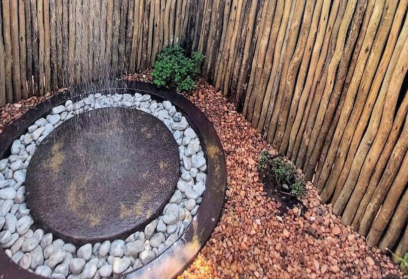 ホテル The Baobab Bush Lodge, No Self Catering