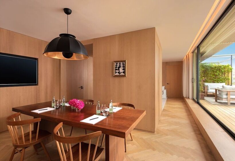 Отель The Barcelona Edition