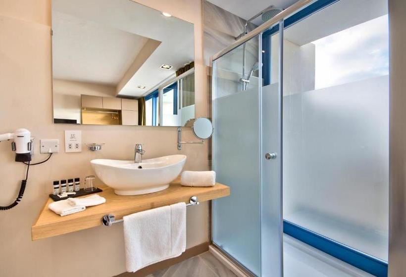 هتل The British Suites