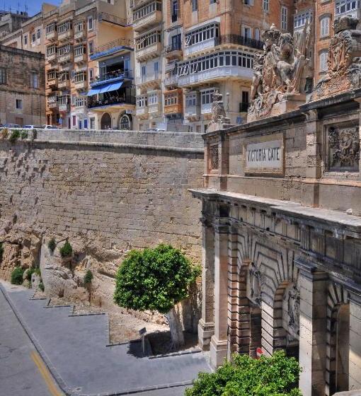 هتل The British Suites