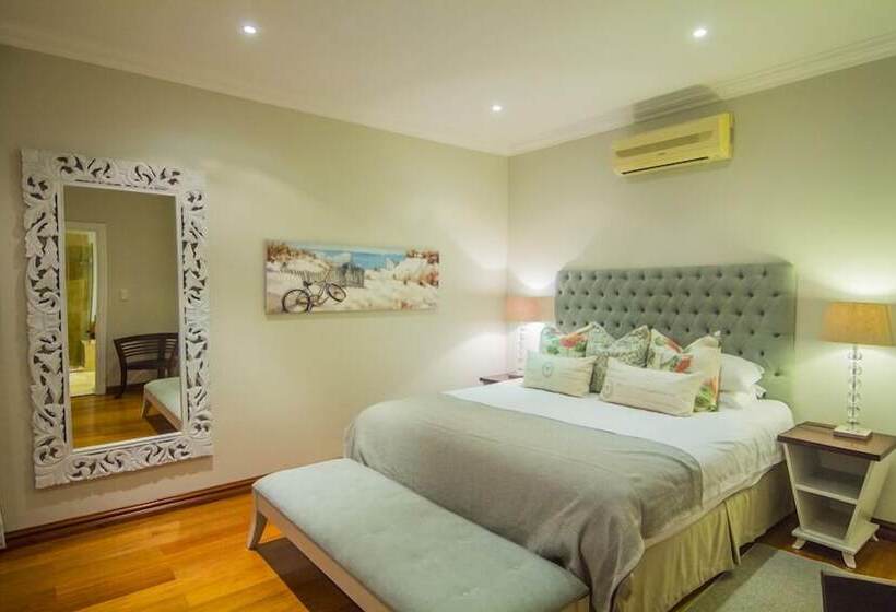 Отель The Hamptons Guest House