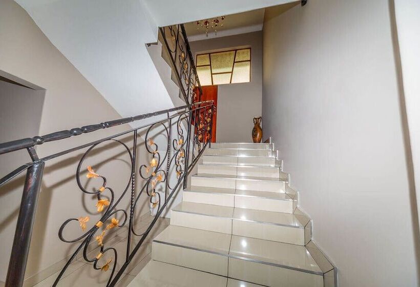 호텔 The Musafer Travel Lodge