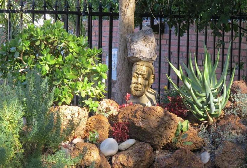 בית מלון כפרי The Orange Bowl