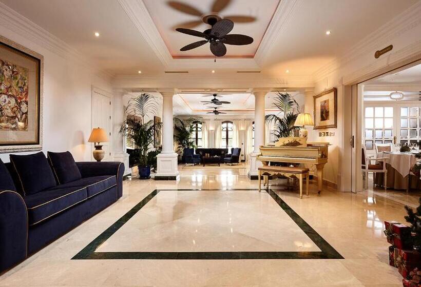 ホテル The Touch Puerto Banús