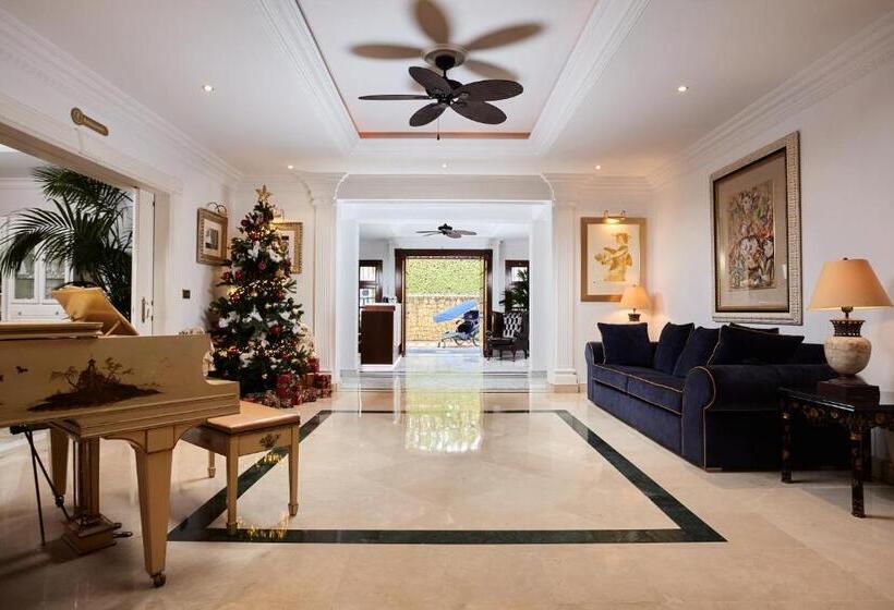 ホテル The Touch Puerto Banús