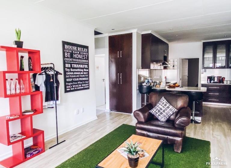 בית מלון כפרי The Urban