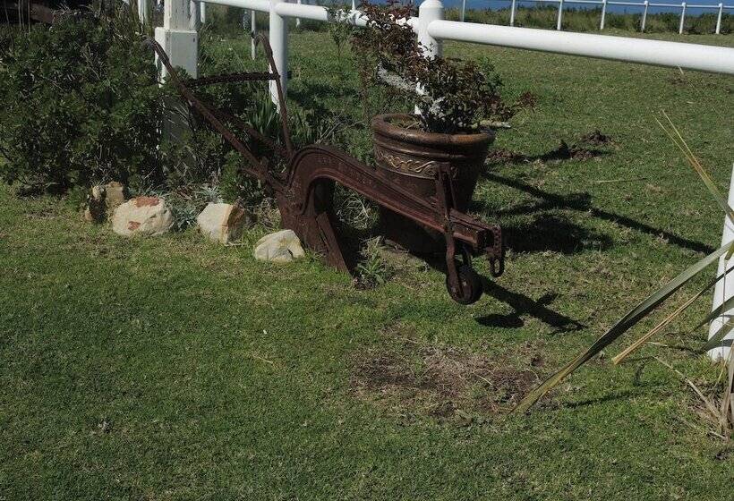 هتل Tniqua Stable Inn