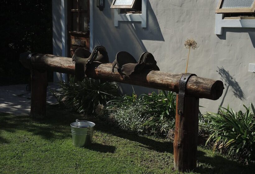 هتل Tniqua Stable Inn