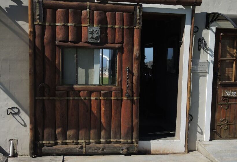 هتل Tniqua Stable Inn