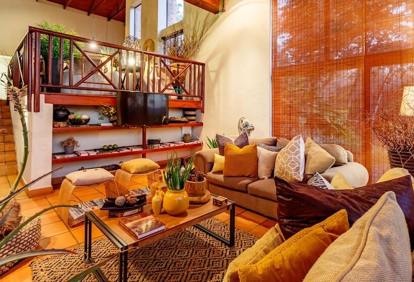 호텔 Ulwazi Rock Lodge