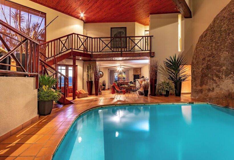 호텔 Ulwazi Rock Lodge