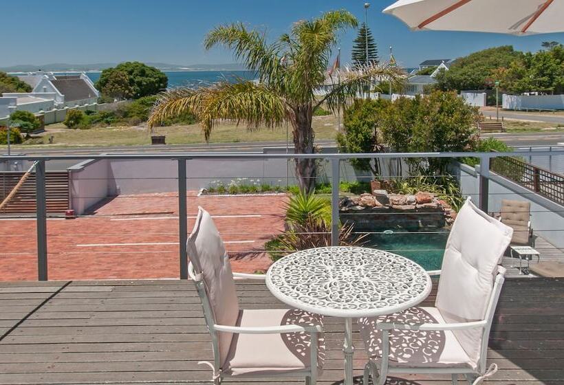 فندق Whale Away Guest House