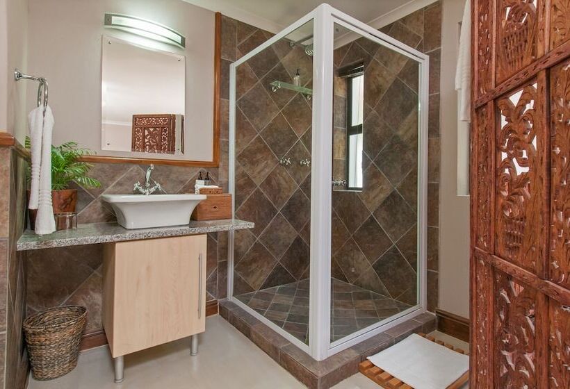 فندق Whale Away Guest House