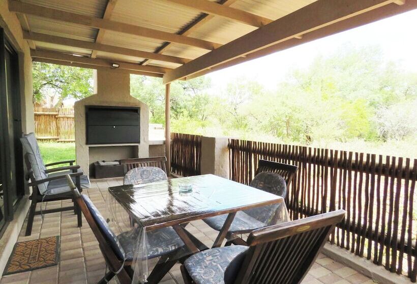 בית מלון כפרי Wild Dog Guest Lodge