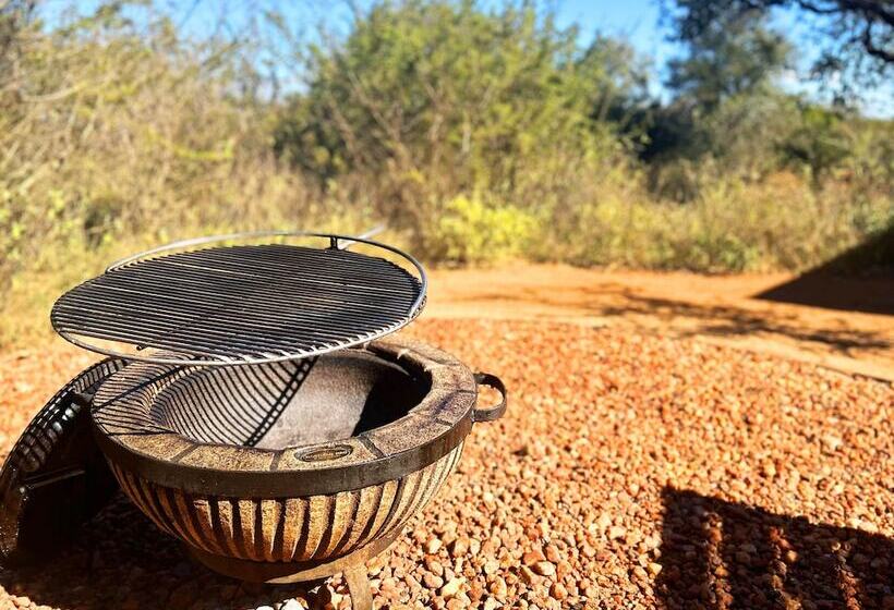 בית מלון כפרי Wild Dog Guest Lodge